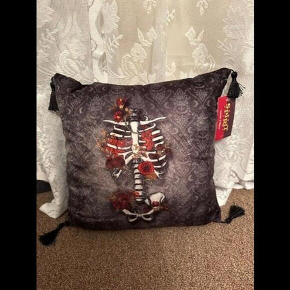 Spirit Halloween Pillows 2-Pack: A Spooky Accent for Every Home - Picture 3 of 5